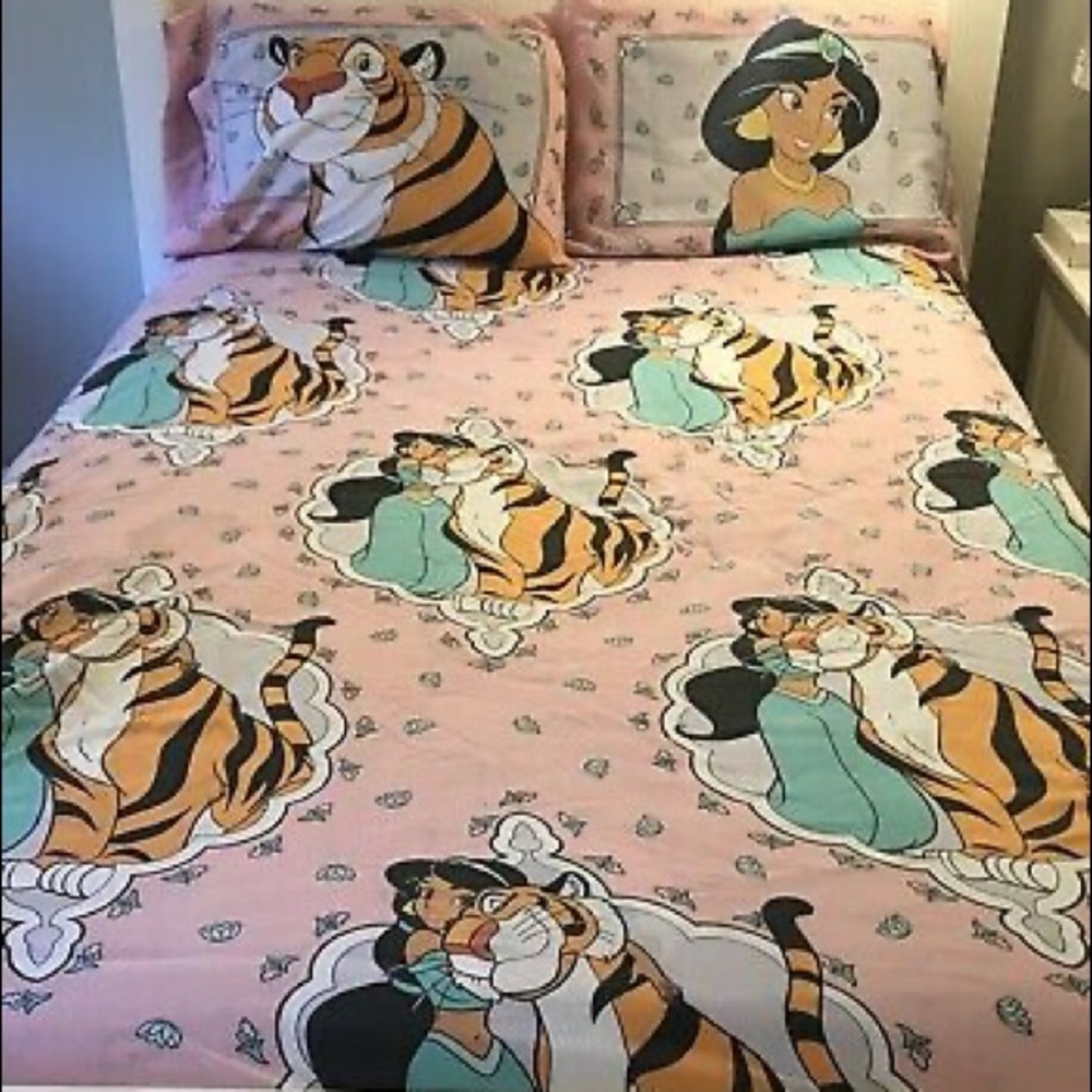 WANTED: Disney’s Aladdin Jasmine & Raja Comforter